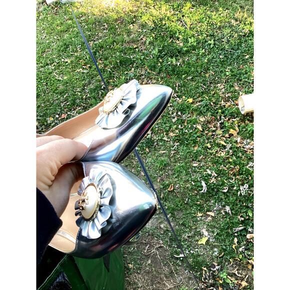 Tory Burch Melody Silver Metallic Leather Sole Pointed Toe Flat Shoes Size 9 - Picture 3 of 7